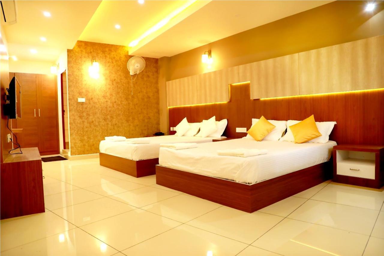 Hotel Wayanad Royal Crown à Kalpatta Extérieur photo