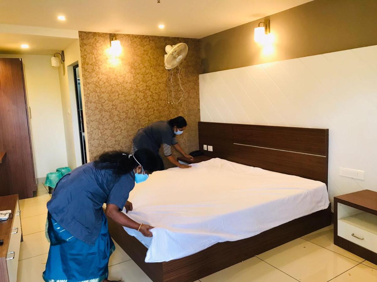 Hotel Wayanad Royal Crown à Kalpatta Extérieur photo