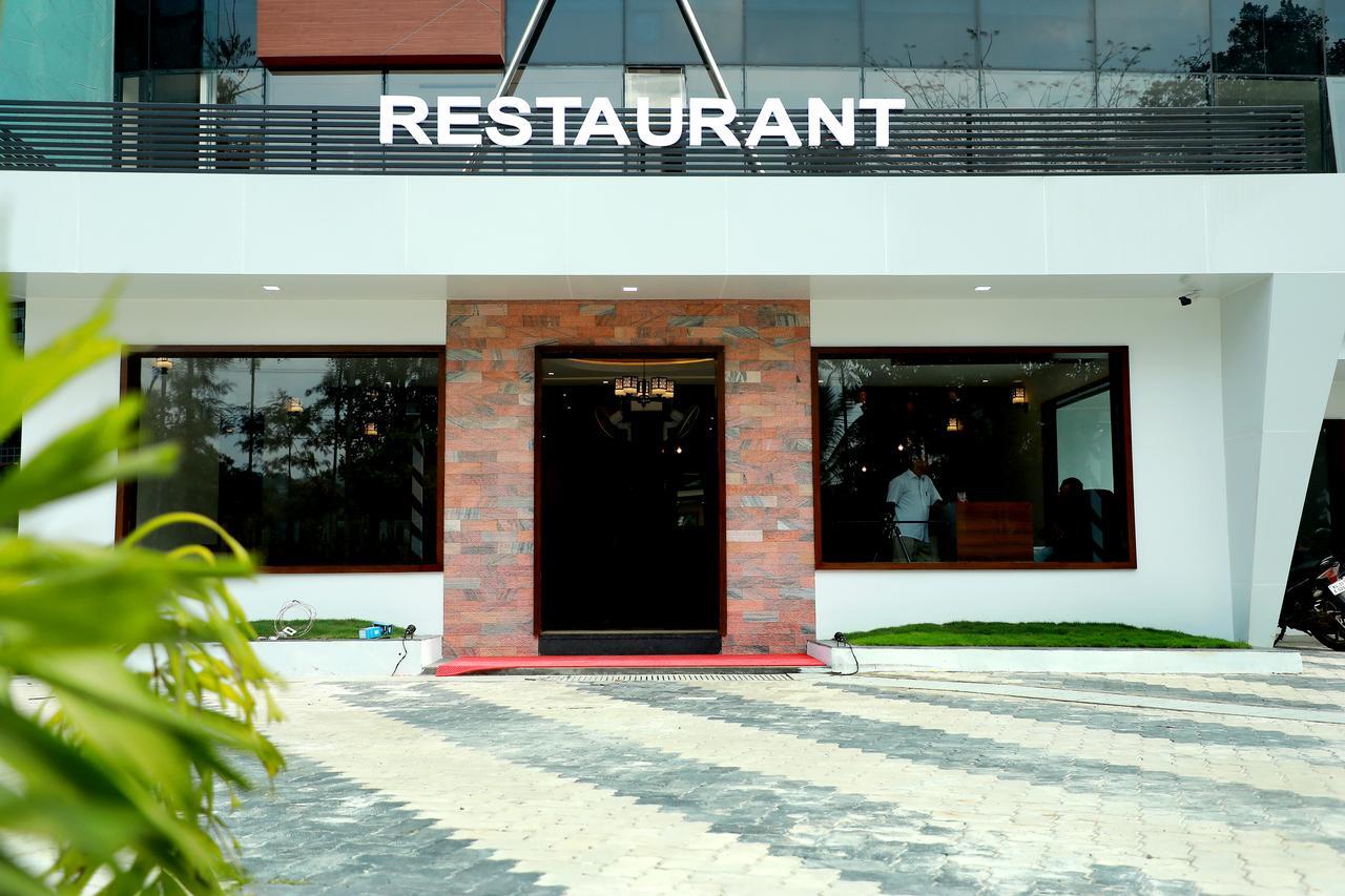 Hotel Wayanad Royal Crown à Kalpatta Extérieur photo