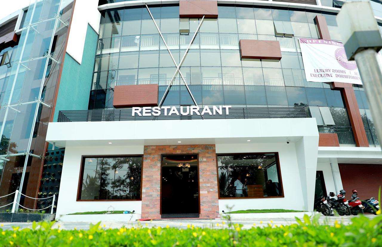 Hotel Wayanad Royal Crown à Kalpatta Extérieur photo