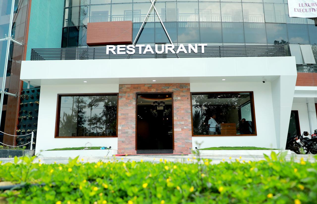 Hotel Wayanad Royal Crown à Kalpatta Extérieur photo