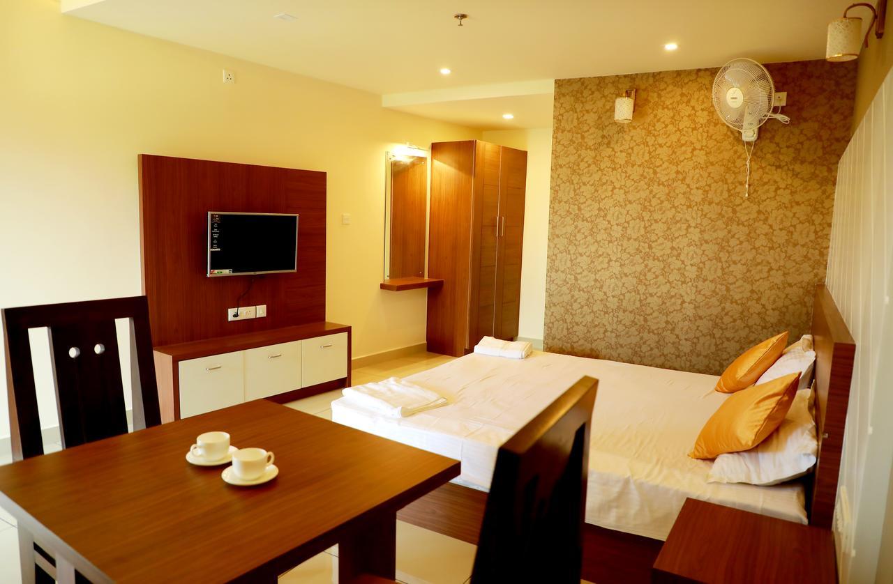 Hotel Wayanad Royal Crown à Kalpatta Extérieur photo