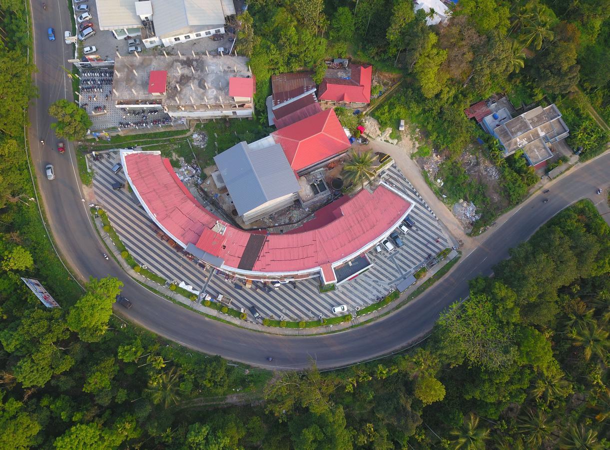 Hotel Wayanad Royal Crown à Kalpatta Extérieur photo