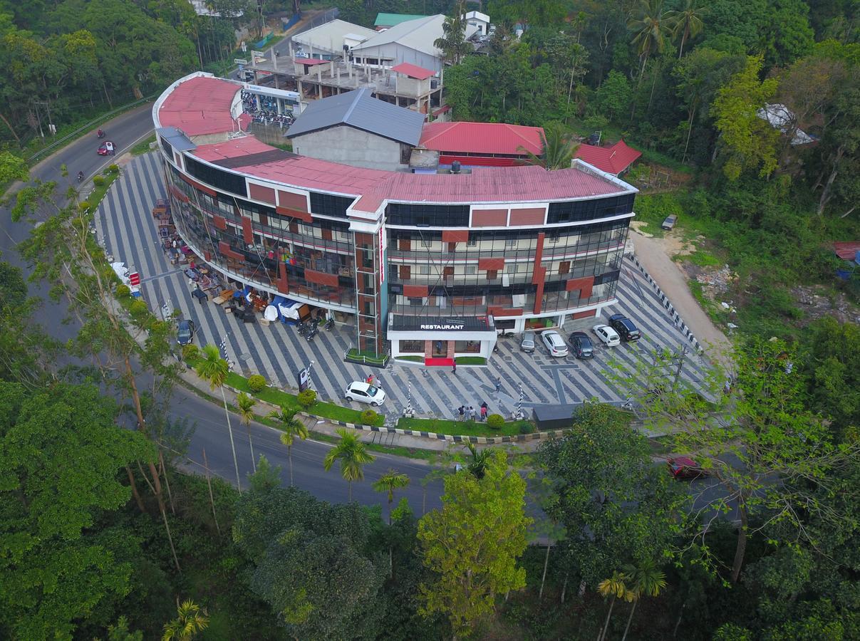 Hotel Wayanad Royal Crown à Kalpatta Extérieur photo