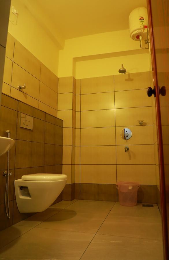 Hotel Wayanad Royal Crown à Kalpatta Extérieur photo