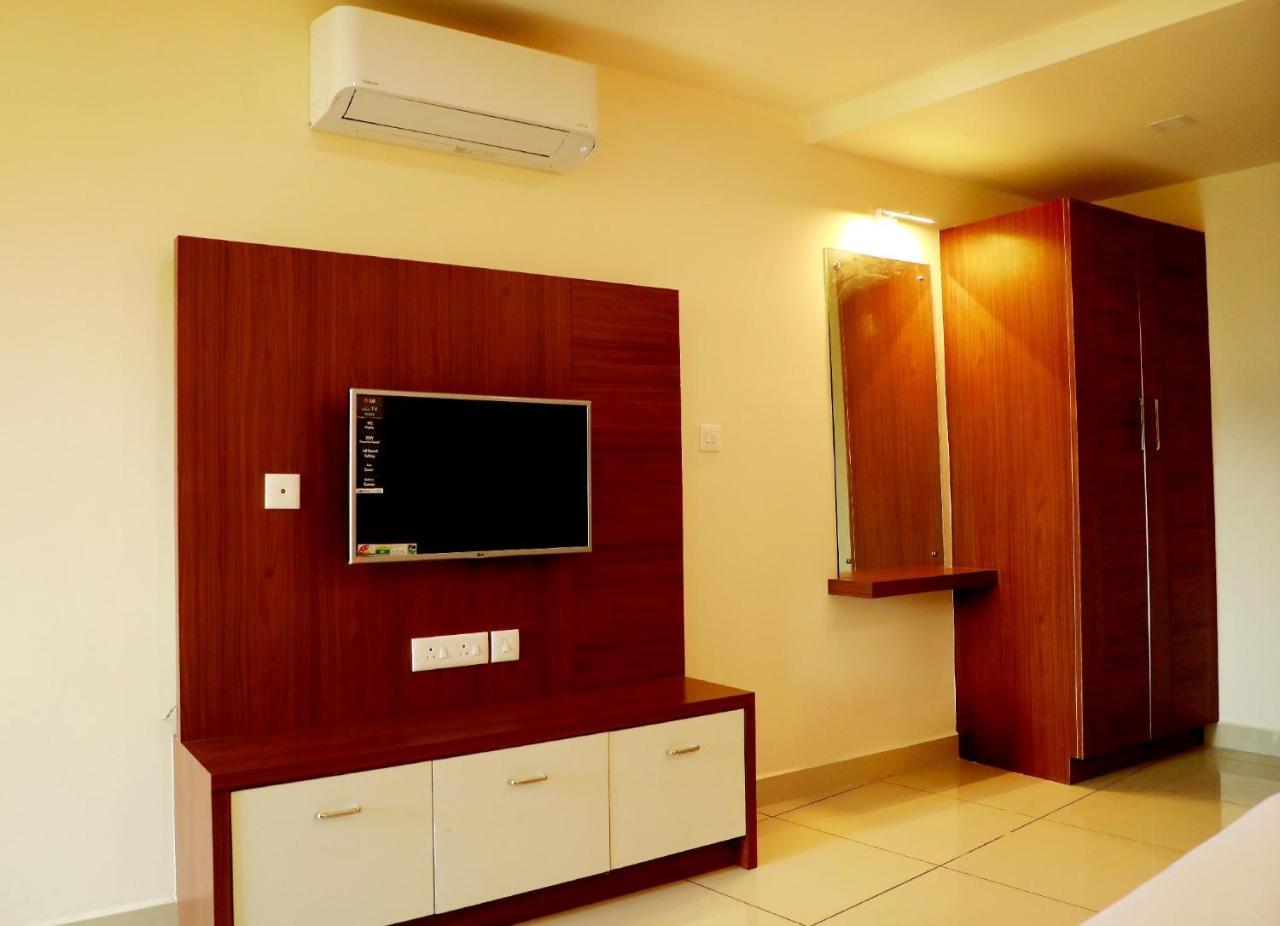 Hotel Wayanad Royal Crown à Kalpatta Extérieur photo